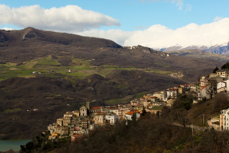 ''sulla sponda del lago'' - Colledimezzo