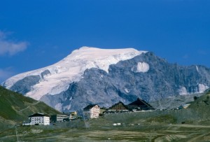 Passo dello Stelvio con sfondo dell’Ortles