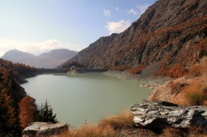 IL LAGO E I COLORI DELL’AUTUNNO