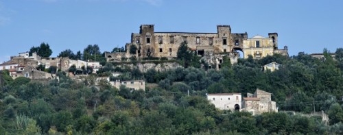 Marzano Appio - Panoramica del castello e del borgo