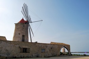 Attraverso l’Arco del Mulino del Museo del Sale di Nubia….La Torre!!!