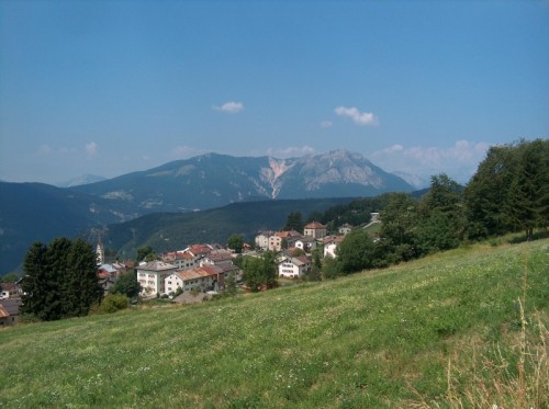 Luserna - Luserna-Lusérn vista dai "Baiti/Hüttn" Luserna - Luserna-Lusérn vista dai "Baiti/Hüttn"