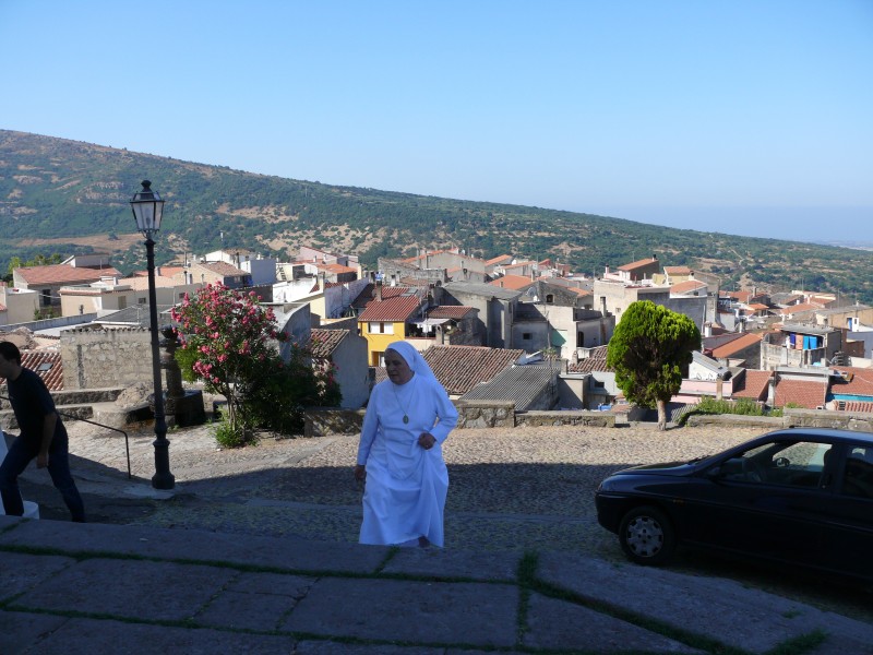 ''Adagiata ai piedi della collina, Cuglieri, tra monti e mare'' - Cuglieri