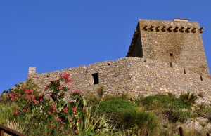 Torre Normanna, a guardia del golfo.