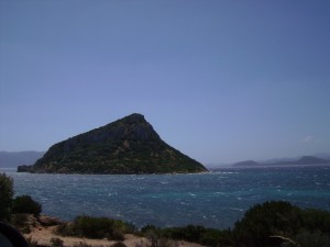 Isolotto immerso nell’azzurro del mare…