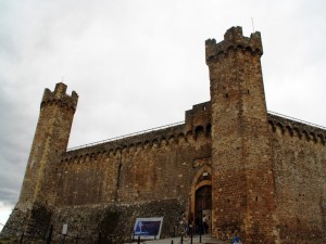 Montalcino - entrata al castello