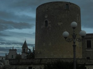 Venosa - Castello Aragonese - torre nord e chiesa del Purgatorio