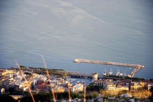 Torre di Mola e il porto