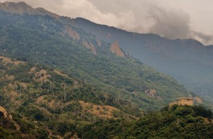 Arnad, i monti e il castello