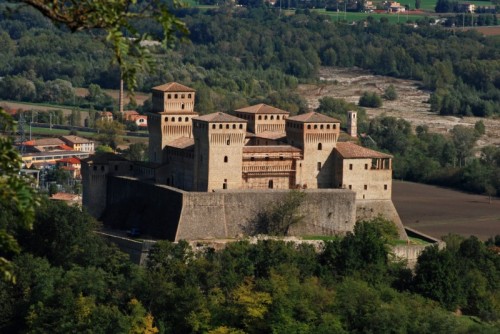 Langhirano - Oh che bel castello dirondiro dirondello Langhirano - Oh che bel castello dirondiro dirondello