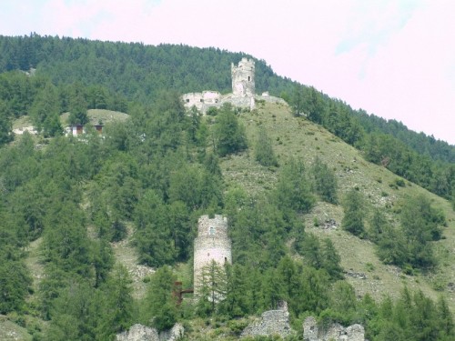 Tubre - Ruderi dei castelli di Taufers