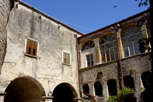 Sant'Agapito - Uccello sul castello Sant'Agapito - Uccello sul castello