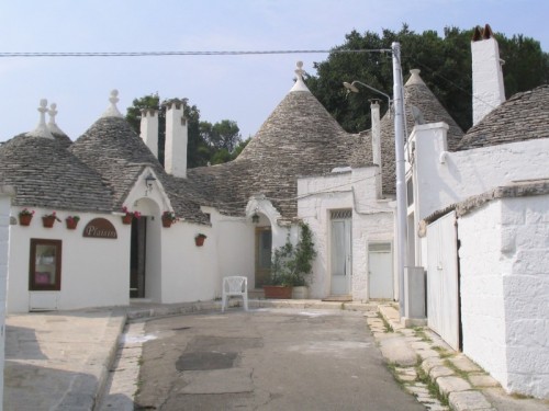 Alberobello - Piazzetta tra i trulli Alberobello - Piazzetta tra i trulli