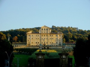 guardando Villa Aldobrandini