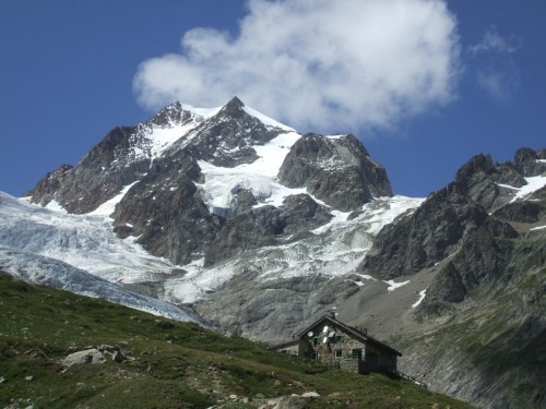 Courmayeur - "Affittasi mansarda sul K2....Posizione slavina!"
