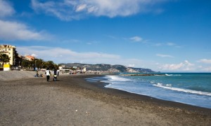 Loano vista dalla spiaggia