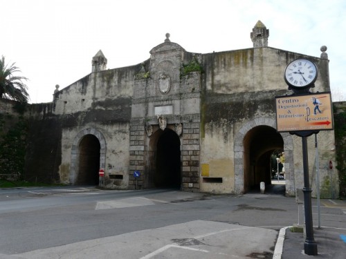 Orbetello - Le Porte  viste da Piazza Cavallotti