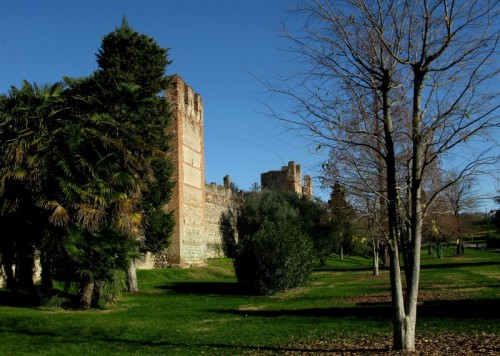 Lazise - Torri nel parco