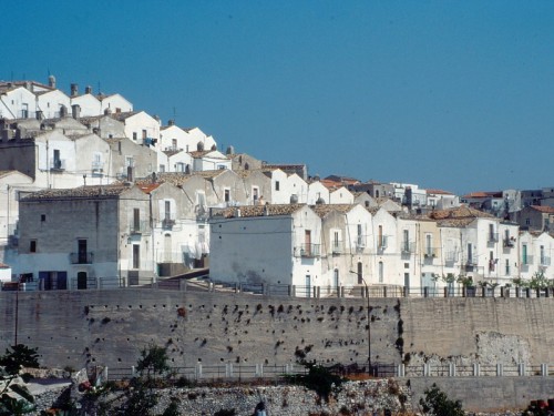 Monte Sant'Angelo - Qui inventarono le villette a schiera Monte Sant'Angelo - Qui inventarono le villette a schiera