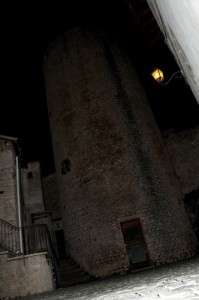 Torre medioevale di notte