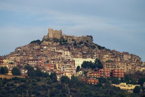 Altra inquadratura del castello e il suo borgo