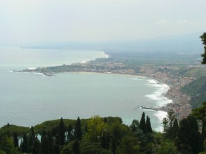 la baia dai tornanti di Taormina