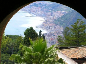 il paese dal teatro di Taormina