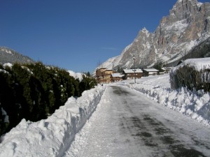 La ciclabile delle Dolomiti con la neve