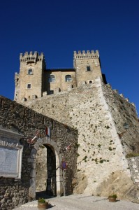 Porta cittadina e il castello