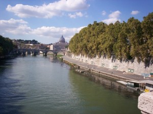 scorre silenzioso il fiume