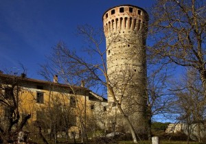 Una bella torre nel blu del cielo