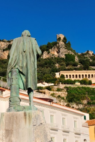 Scala - Flavio Gioia ammira la torre.... Scala - Flavio Gioia ammira la torre....