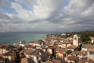 panorama sul centro storico di Sirmione