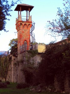 Una torre nelle mura di viale Arcadia