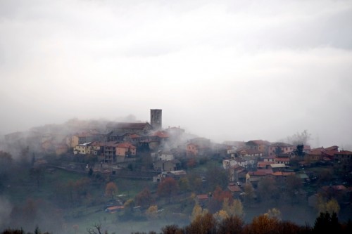 Careggine - Avvolta dalla nebbia