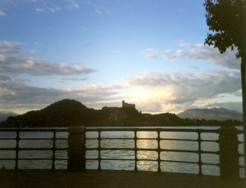 Angera - ...lago Maggiore...la Rocca di Angera Angera - ...lago Maggiore...la Rocca di Angera