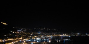 Salerno di notte vista dal porto