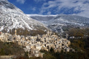 La prima neve è alle porte del paese