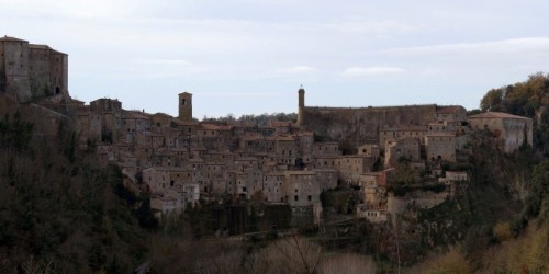 Sorano - L'altro lato di Sorano Sorano - L'altro lato di Sorano