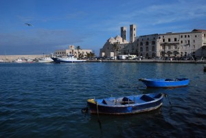 il gabbiano vola su Molfetta