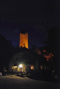 Romantica passeggiata con lanterne al Castello di Gais
