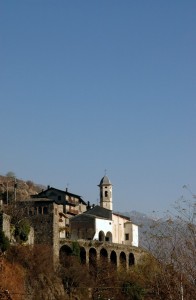 La Sassella con la sua chiesa