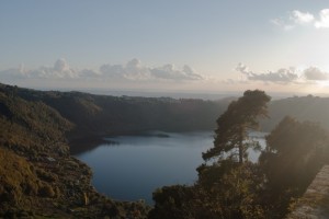 luce sul lago di nemi