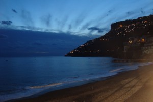 raggi di nubi, falce di luna…sul mare incantato di Amalfi
