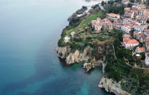 Agropoli a strapiombo sul mare