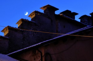 Spunta la luna tra i merli