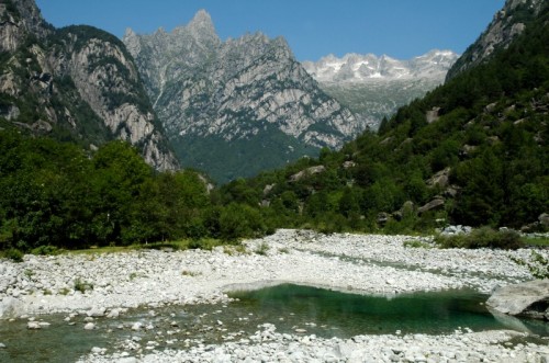Val Masino - Laghetto dalle acque cristalline in Val Masino