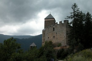 Castello Regino (Scholss Reinegg) fra le nubi estive