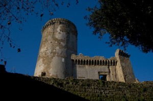 Torre e mura del castello Borgia