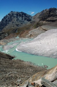 Laghetto glaciale sotto la vedretta di Fellaria